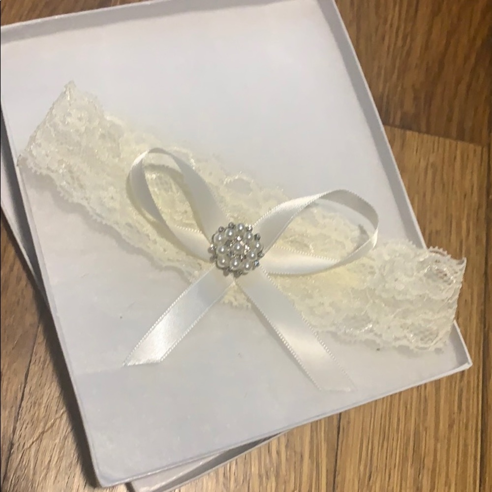 Ivory wedding bridal garter NEW